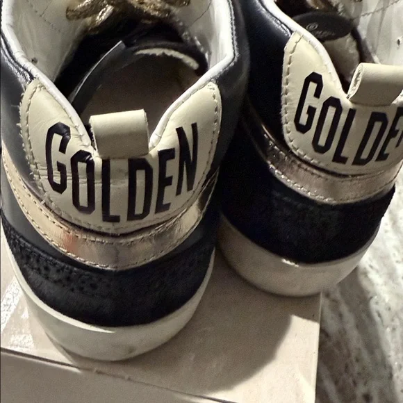 Golden Goose Midstar Sneakers with Glittery Gold Laces - Picture 10 of 15